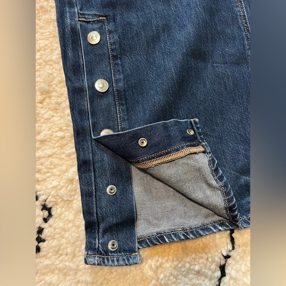 American Eagle skater jeans w/ snap leg embellishment. Size 8R rigid denim NWOT - Picture 5 of 10